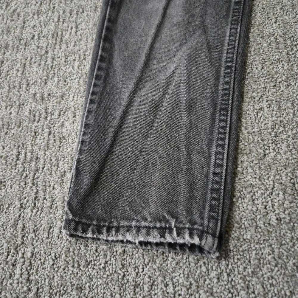 Vintage Levis 550 USA Made Relaxed Fit 28x30 Red Tab Jeans Black Faded